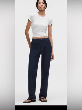 Lululemon $148 Easy Five Straight leg 32